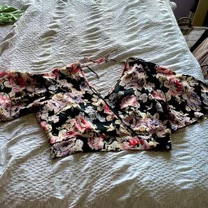 Band of Gyspsies XL crop blouse flowy arms with Flower Print.